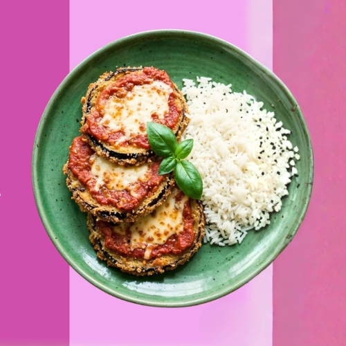 Berinjela à parmegiana servido: com arroz branco