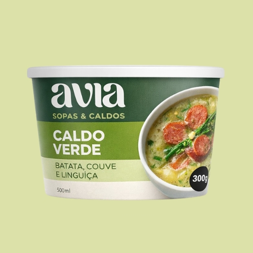 Caldo verde servido: batata, couve e linguiça